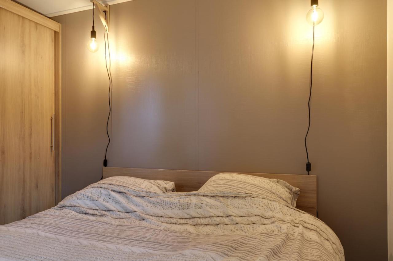 Landelijk Chalet 87 Oosterwolde  エクステリア 写真