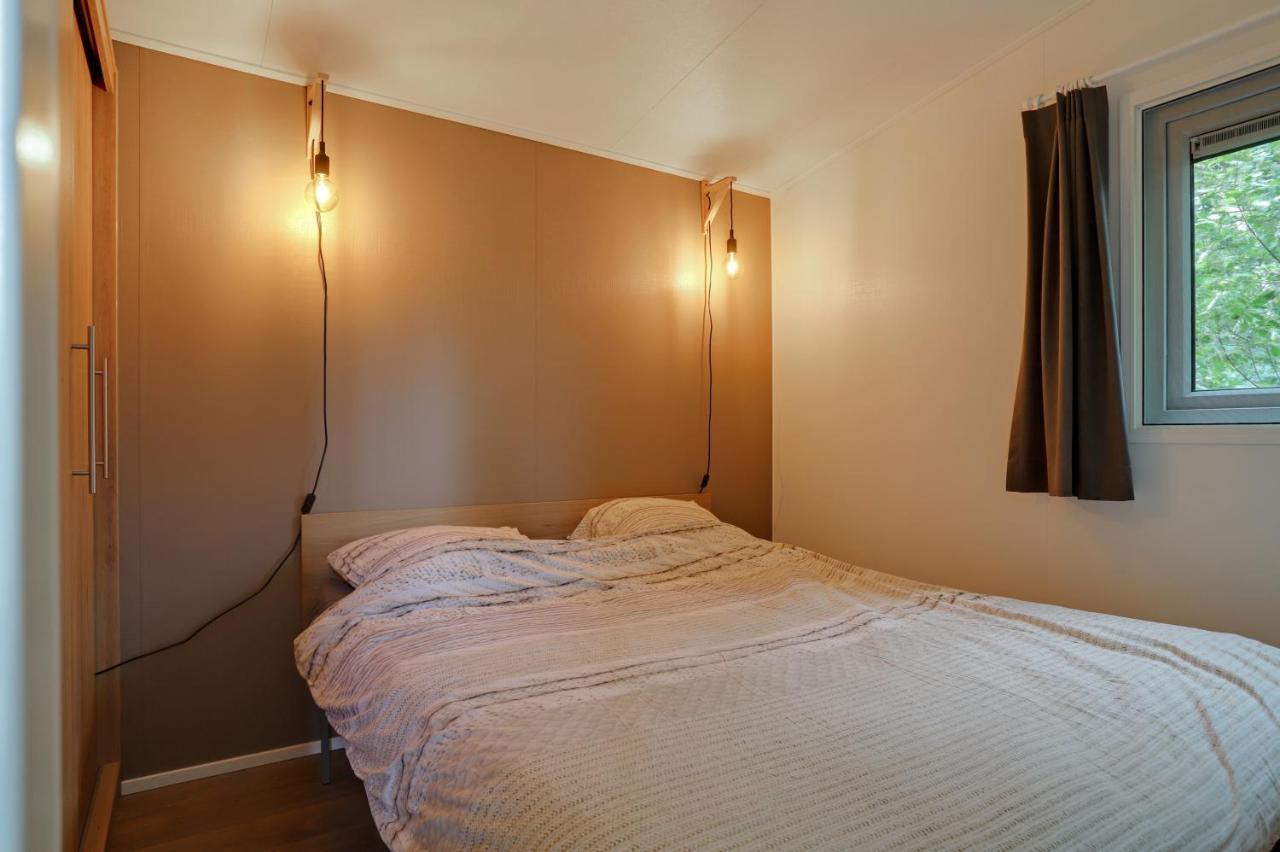 Landelijk Chalet 87 Oosterwolde  エクステリア 写真